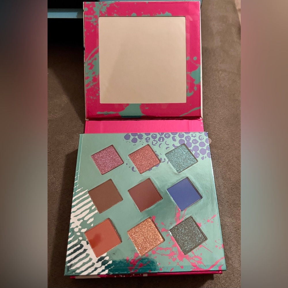 NWT Hank & Henry Living In Color Eyeshadow Palette